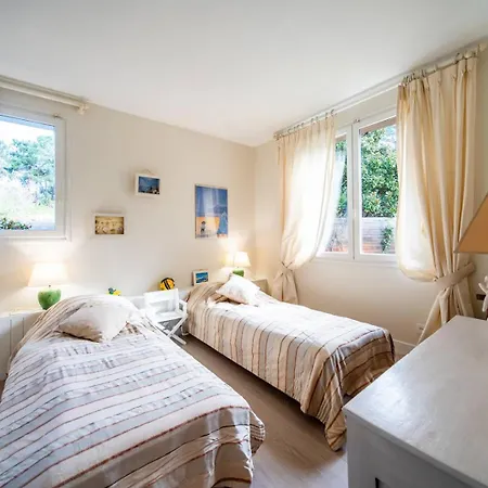 Baradarena Avec Piscine Chauffee Et Jardin Pour 10 Personnes *