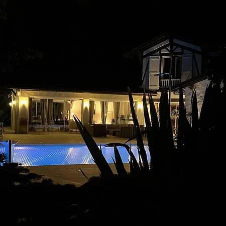 Baradarena Avec Piscine Chauffee Et Jardin Pour 10 Personnes