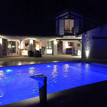 Baradarena Avec Piscine Chauffee Et Jardin Pour 10 Personnes 别墅 *